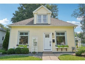 Building Photo - 209 8th Ave N
