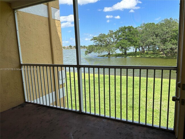 Foto del edificio - 2627 NW 33rd St