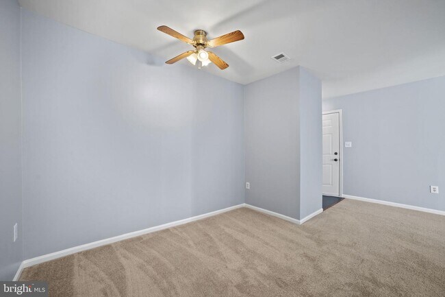 Foto del edificio - 8385 Buttress Ln