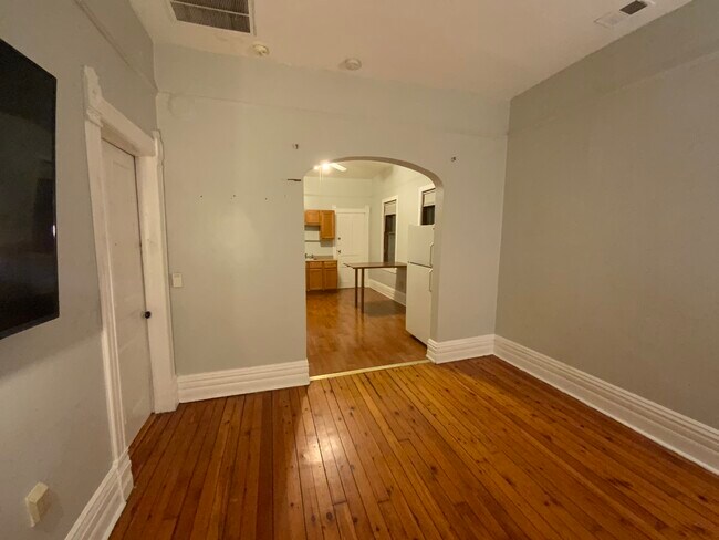 Building Photo - 2536 W Shakespeare Ave