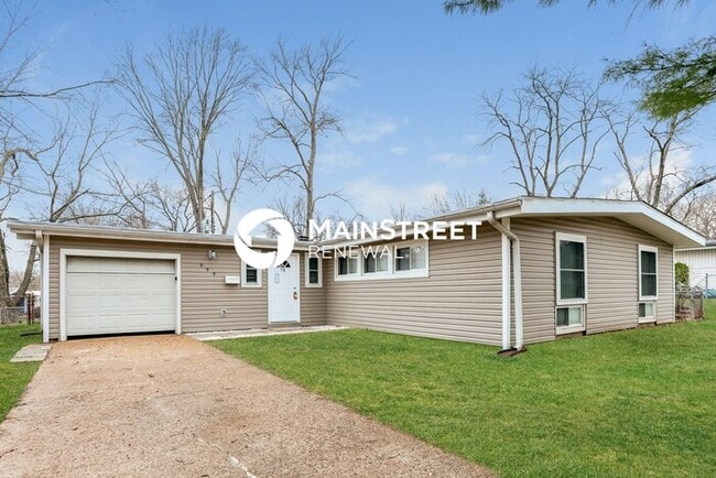 Building Photo - 3 Bedroom Pet-Friendly Home in FLORISSANT,...