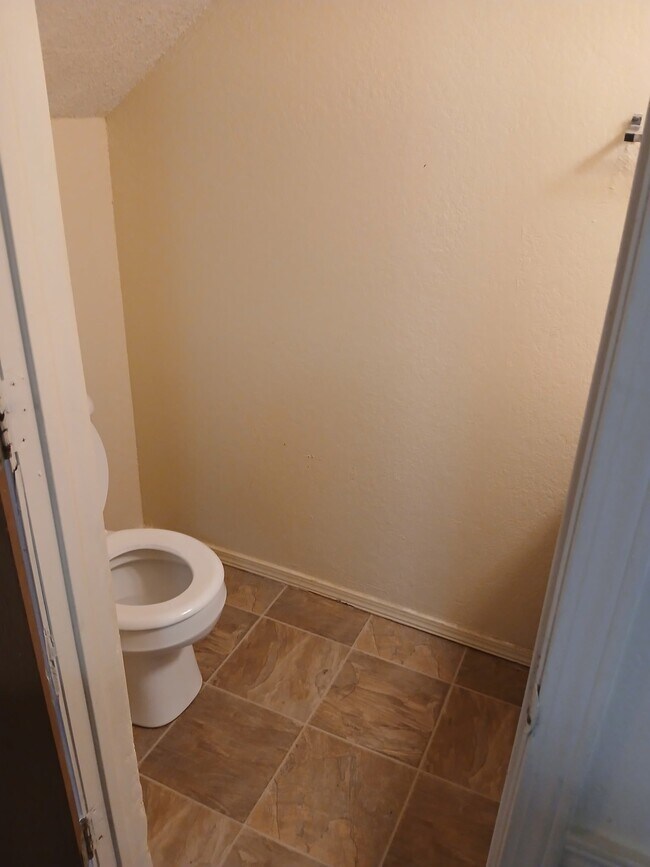 Building Photo - 4301 Yorkshire Dr
