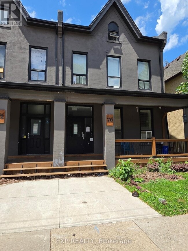 Building Photo - 70 Victoria Ave S