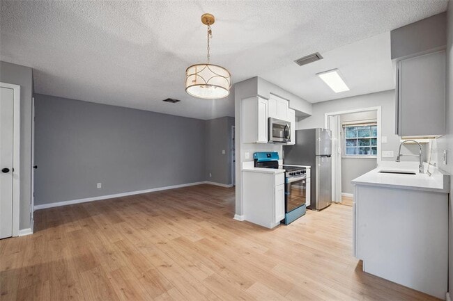 Building Photo - 1509 N Donnelly St