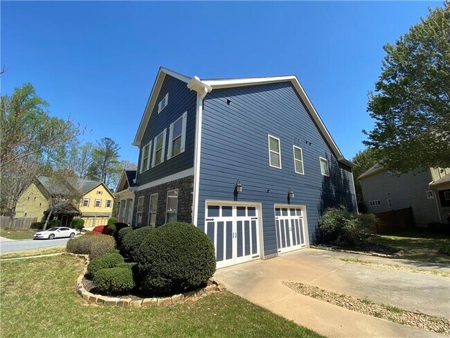 Building Photo - 3116 Silver Hill Terrace SE