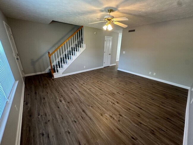 Building Photo - 2426 Willowbrook Dr