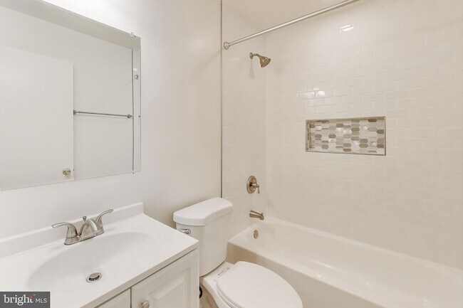 Building Photo - 18 Indian Hills Ct