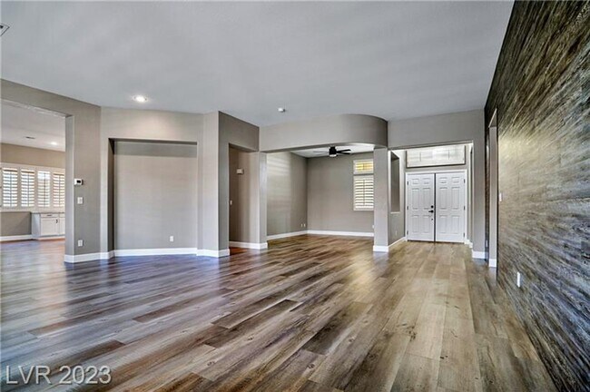 Building Photo - 3 bedroom with a pool