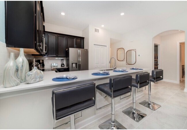 Foto del edificio - BEAUTIFUL CHAMPIONS GATE 2 BED 2 BATH COND...