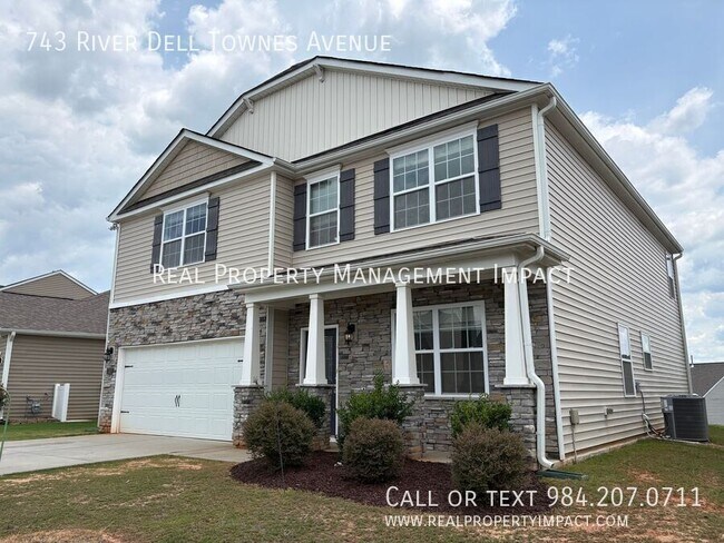 Foto del edificio - 743 River Dell Townes Ave.