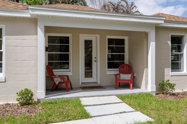 Building Photo - Adorable rental available in heart of Orlando !