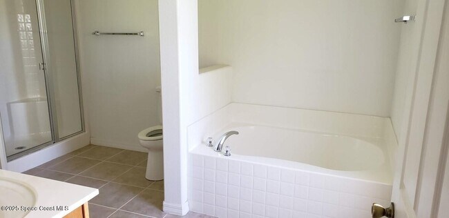 Building Photo - 2078 Maeve Cir