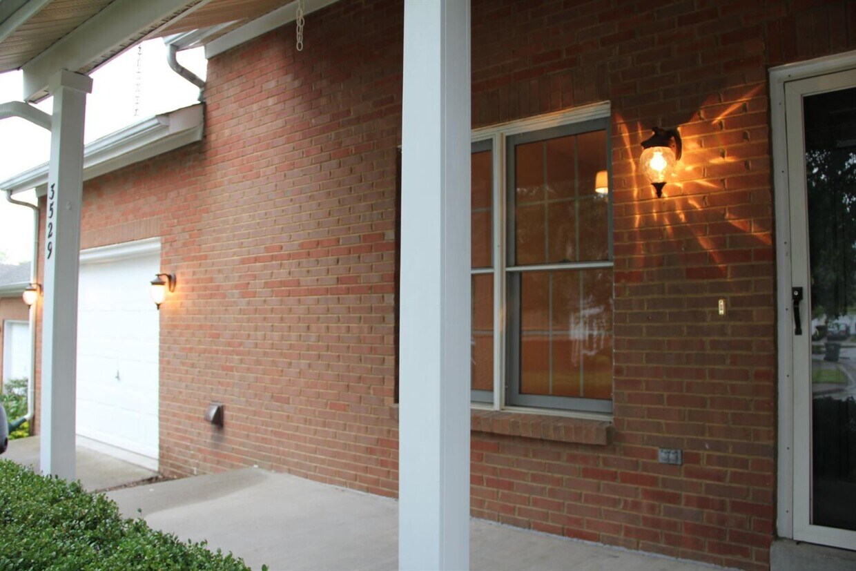 Foto principal - 3529 Cave Hill Pl