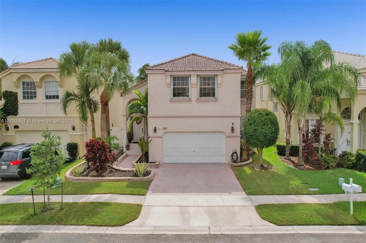 Foto principal - 725 NW 156th Ave