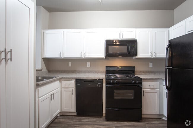 1BR, 1BA-690 SF - Canyon Crest