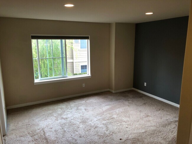 Foto del edificio - 3 Bed, 2.5 Bath Millcreek Townhouse New Ca...