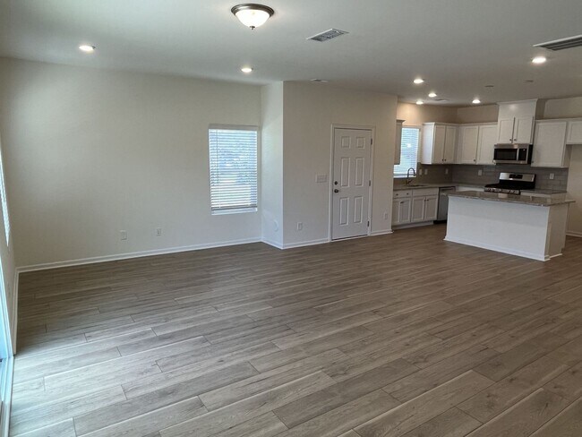Foto del edificio - Newer 3 Bed + Loft Townhome in Monroe