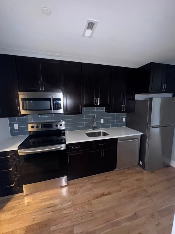 Foto del edificio - 1523 W Girard Ave