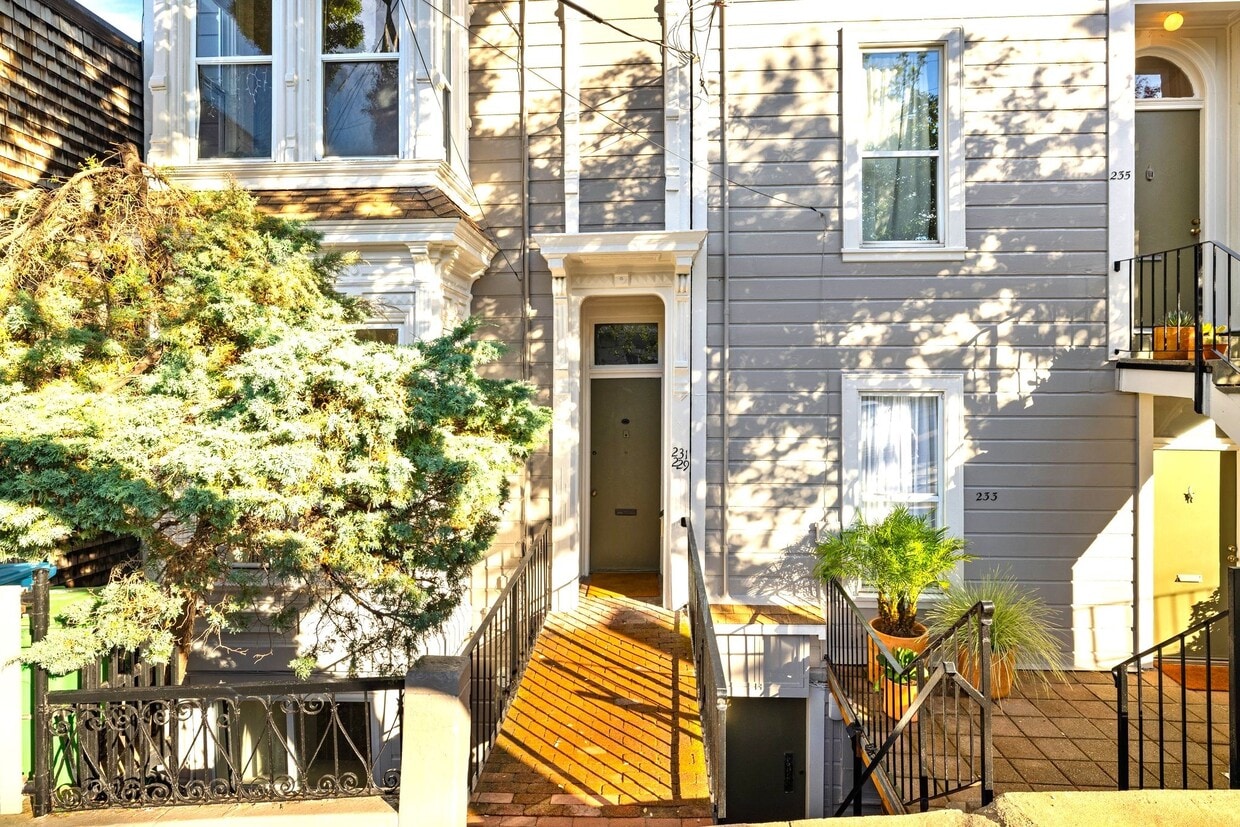 Primary Photo - 231 Mississippi St