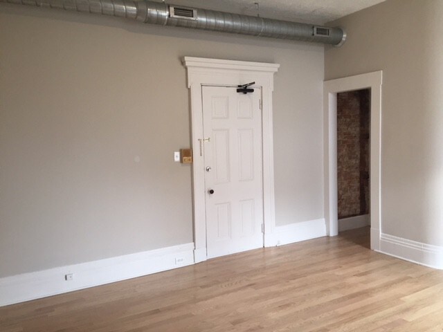 Building Photo - 313 Garrard St