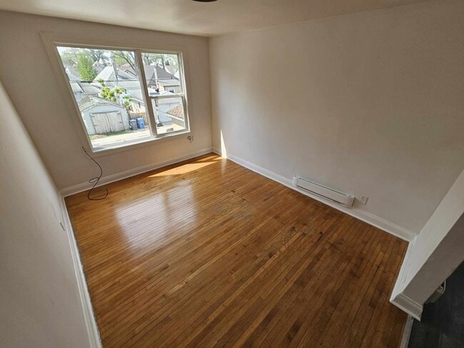 Building Photo - 476 Polson Ave