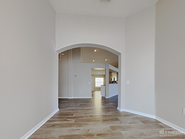 Foto del edificio - 10041 Creek Bluff Dr