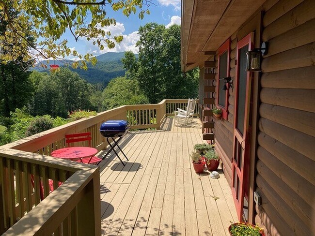 Foto del edificio - 3543 Dark Ridge Rd