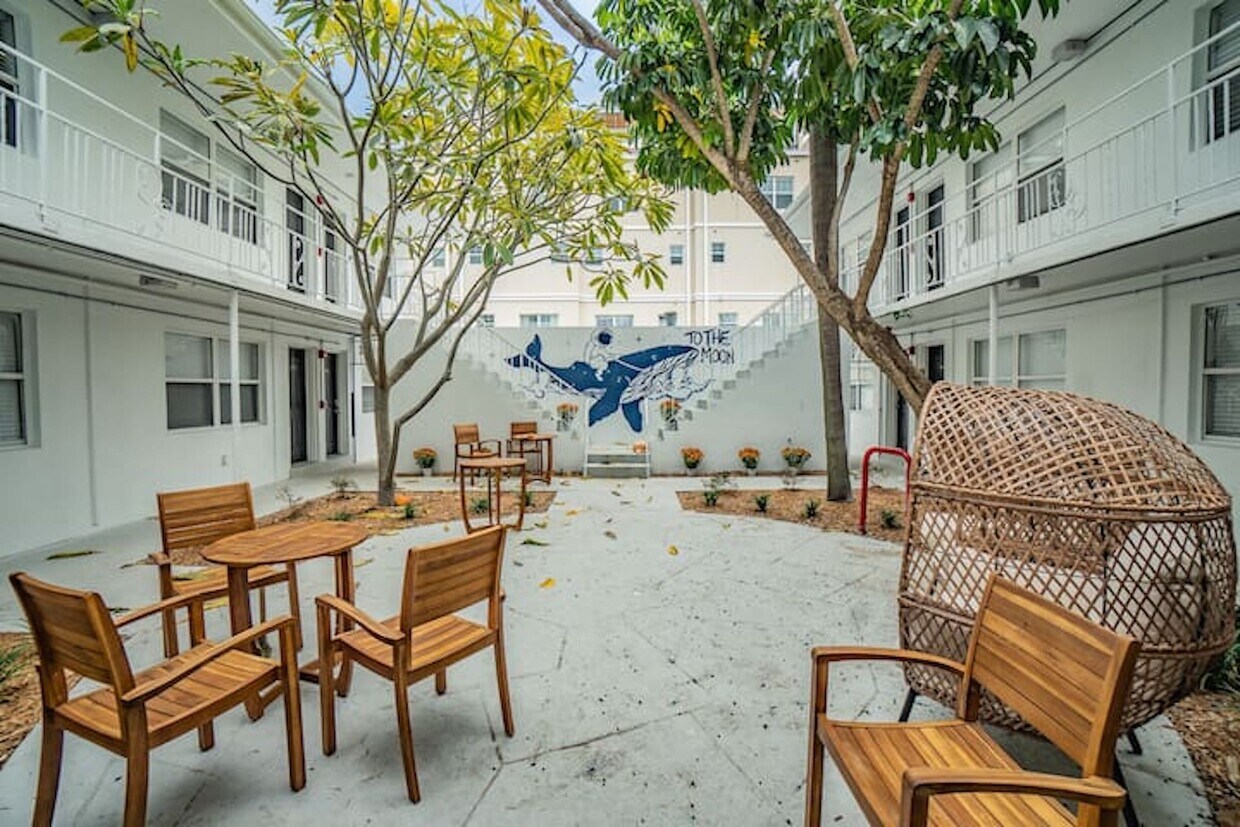 Satoshi Fully Furnished Boutique Apts 425 2nd St N Saint Petersburg, FL Apartments for Rent