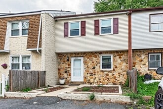 Building Photo - 2204 Olden Ave