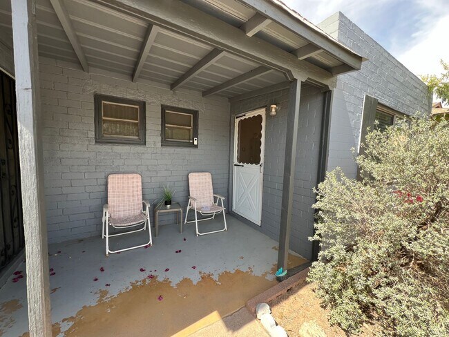 Building Photo - Cozy 1 bedroom with utilities included (fu...