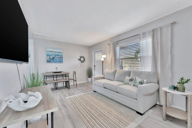 Foto del edificio - 10664 Starkey Rd