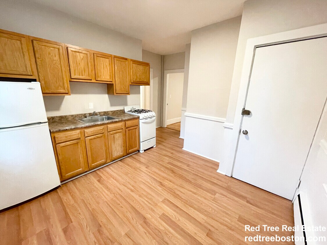 Primary Photo - 1570 Tremont St