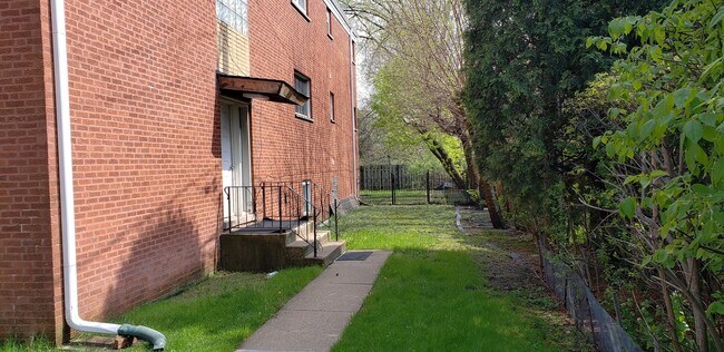 Foto del edificio - 3821 Morse Ave