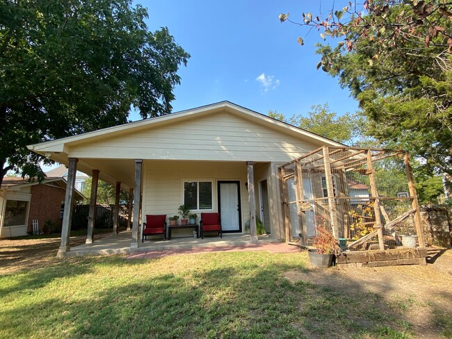 Building Photo - 2 BEDROOM CENTRAL BELTON