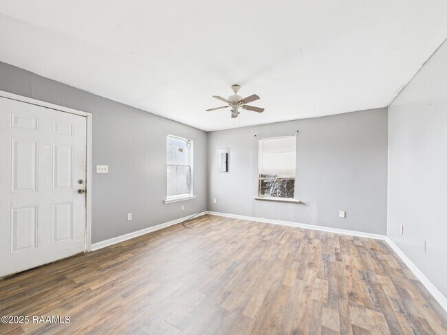 Foto del edificio - 615 Walker Rd