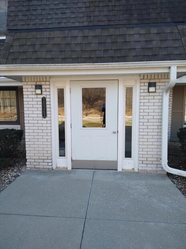 Foto del edificio - 20245 Independence Dr