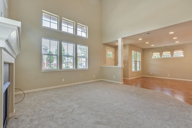 Building Photo - Executive style home