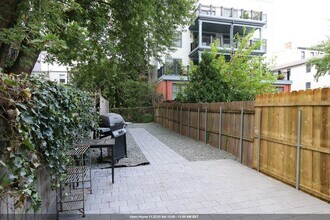 Building Photo - 314 6th St