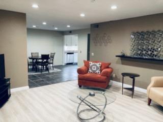 Building Photo - 200 E Racquet Club Rd
