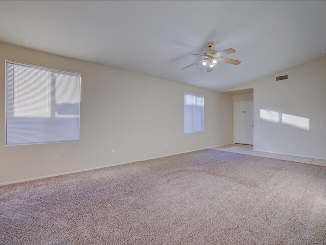 Building Photo - 3 Bedroom 2 Bathroom