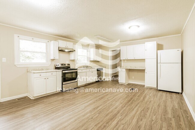 Building Photo - 2523 Meadowbrook Dr