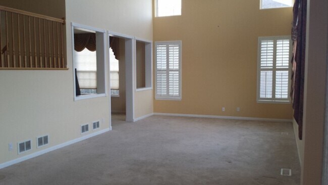 Building Photo - 920 McDole Dr
