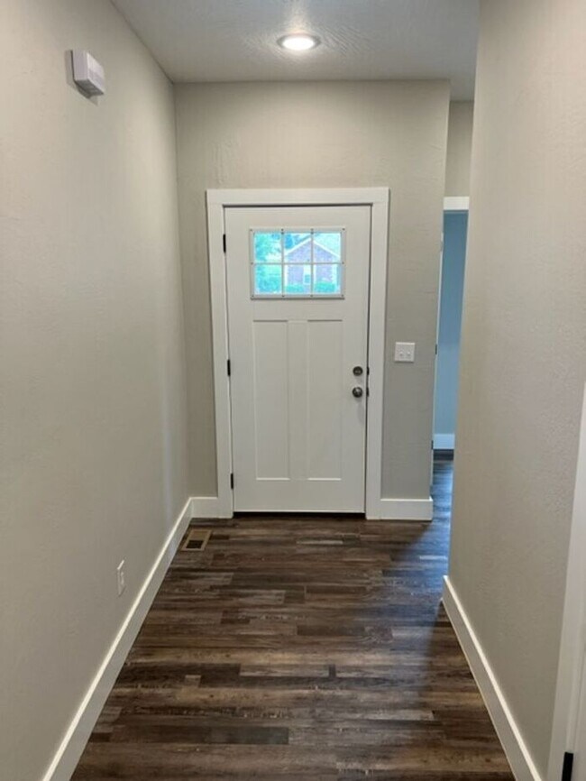 Foto del edificio - Beautiful duplex less than a year old! 3 b...