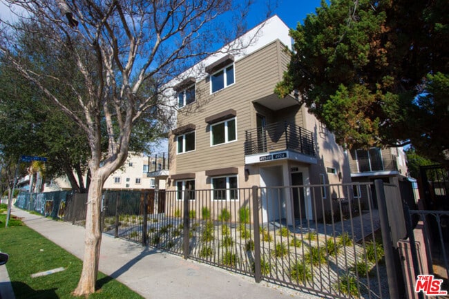 Building Photo - 4924 Laurel Canyon Blvd