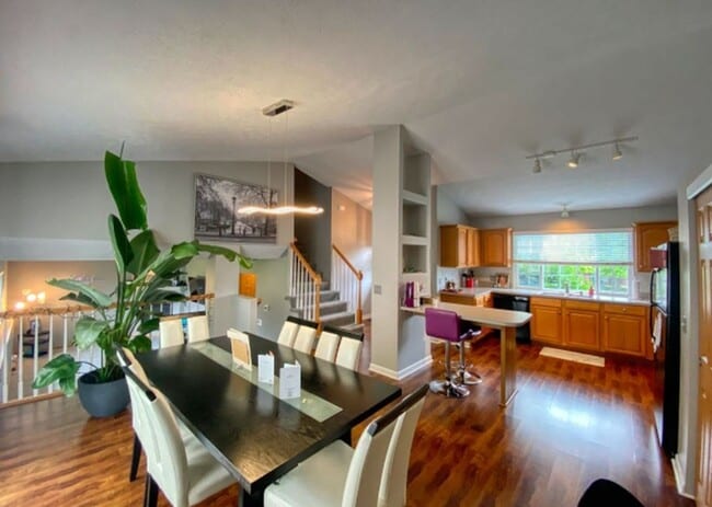 Building Photo - Spacious Elkhorn Three Bedroom!
