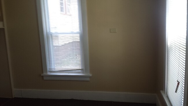 Foto del edificio - 414 N Salisbury St