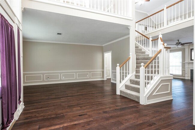 Foto del edificio - 565 Oak Hill Dr