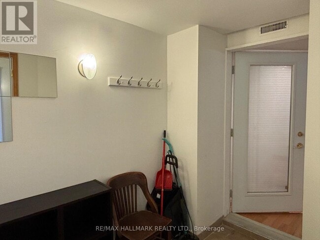 Photo du bâtiment - 588 Spadina Ave.