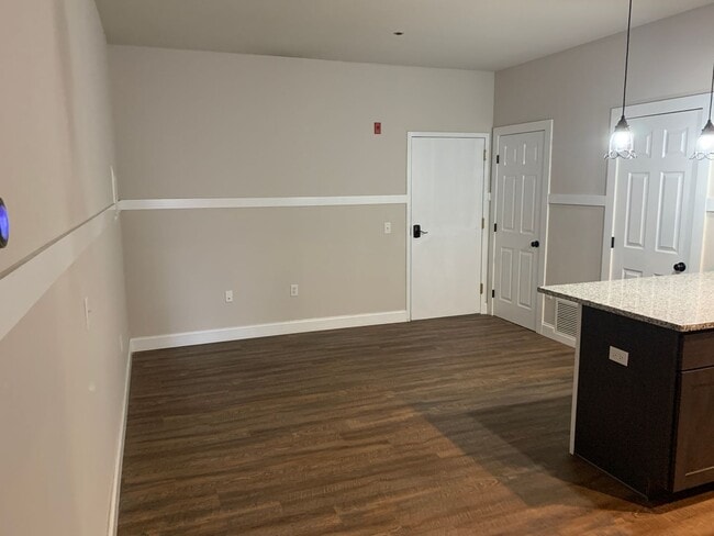 Building Photo - 238 N George St