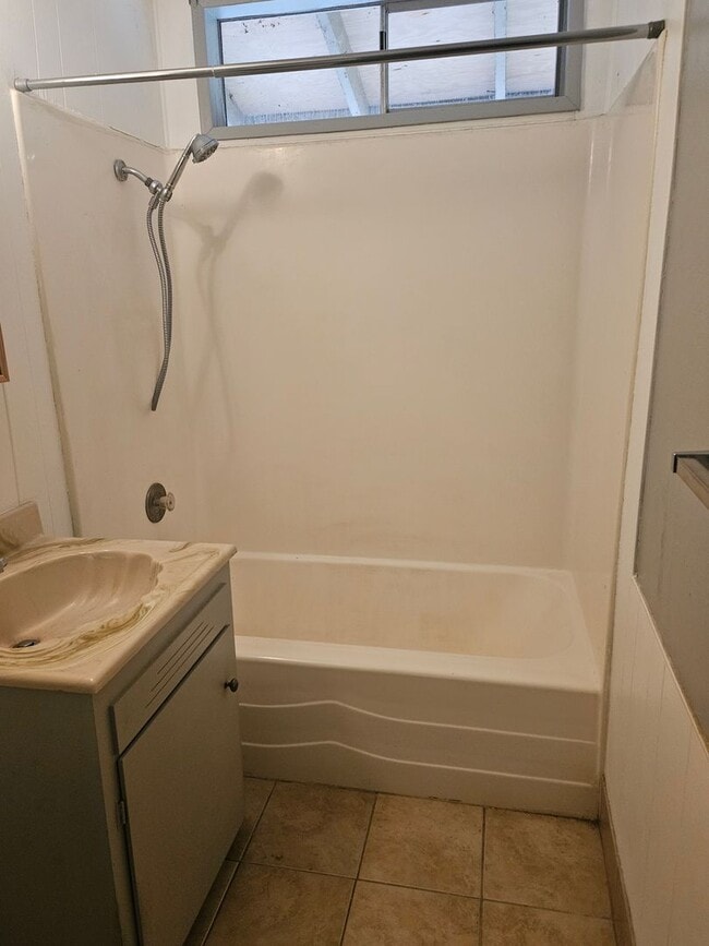 Building Photo - Single story